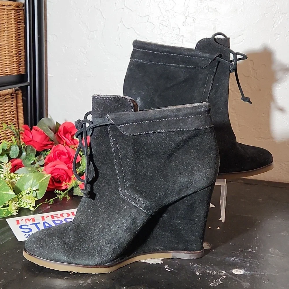 TILA MARCH PARIS Size 39 Black Suede Wedge Heel